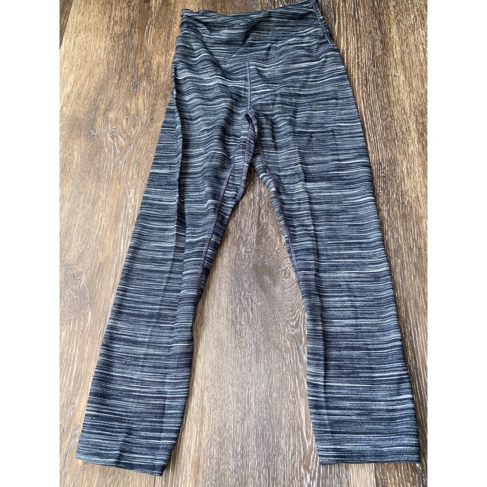 Lululemon Align crop 21” cross waist size 4 - Picture 5 of 5